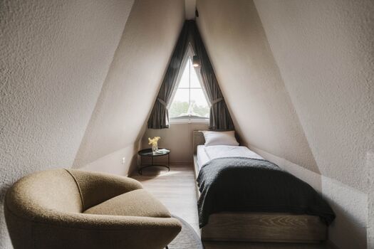 Dachgeschoss Einzelbett