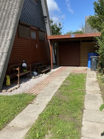 Parkplatz direkt auf dem umzäunten Grundstück