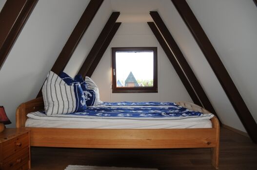 Das Schlafzimmer mit Doppelbett im OG