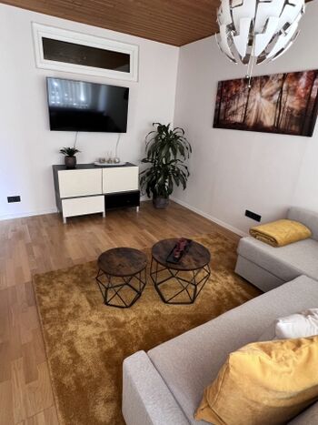 LED-TV flexibel drehbar - auch zum Esstisch hin