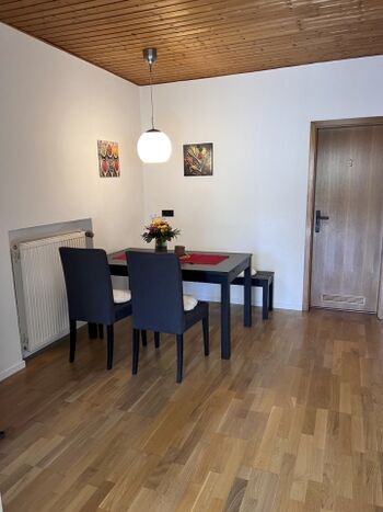 großzügiger Esstisch mit Ausziehmöglichkeit 