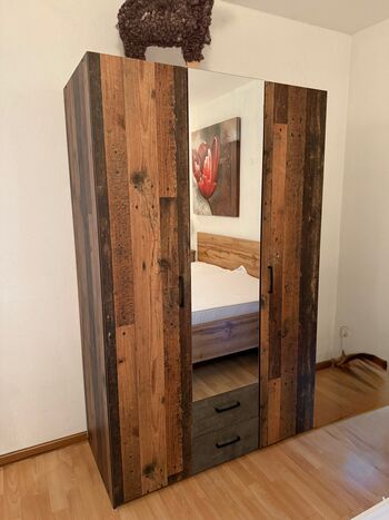 ein neuer Kleiderschrank