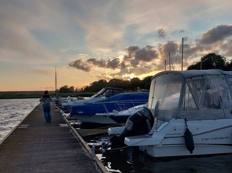 Sonnenuntergang am Hafen