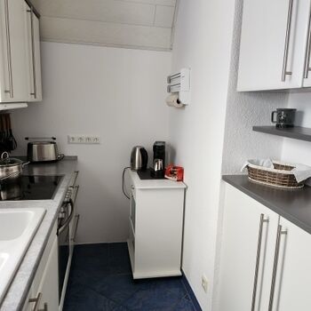 sehr gut ausgestattete Küche