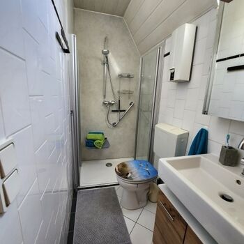 Bad mit bodentiefer Dusche