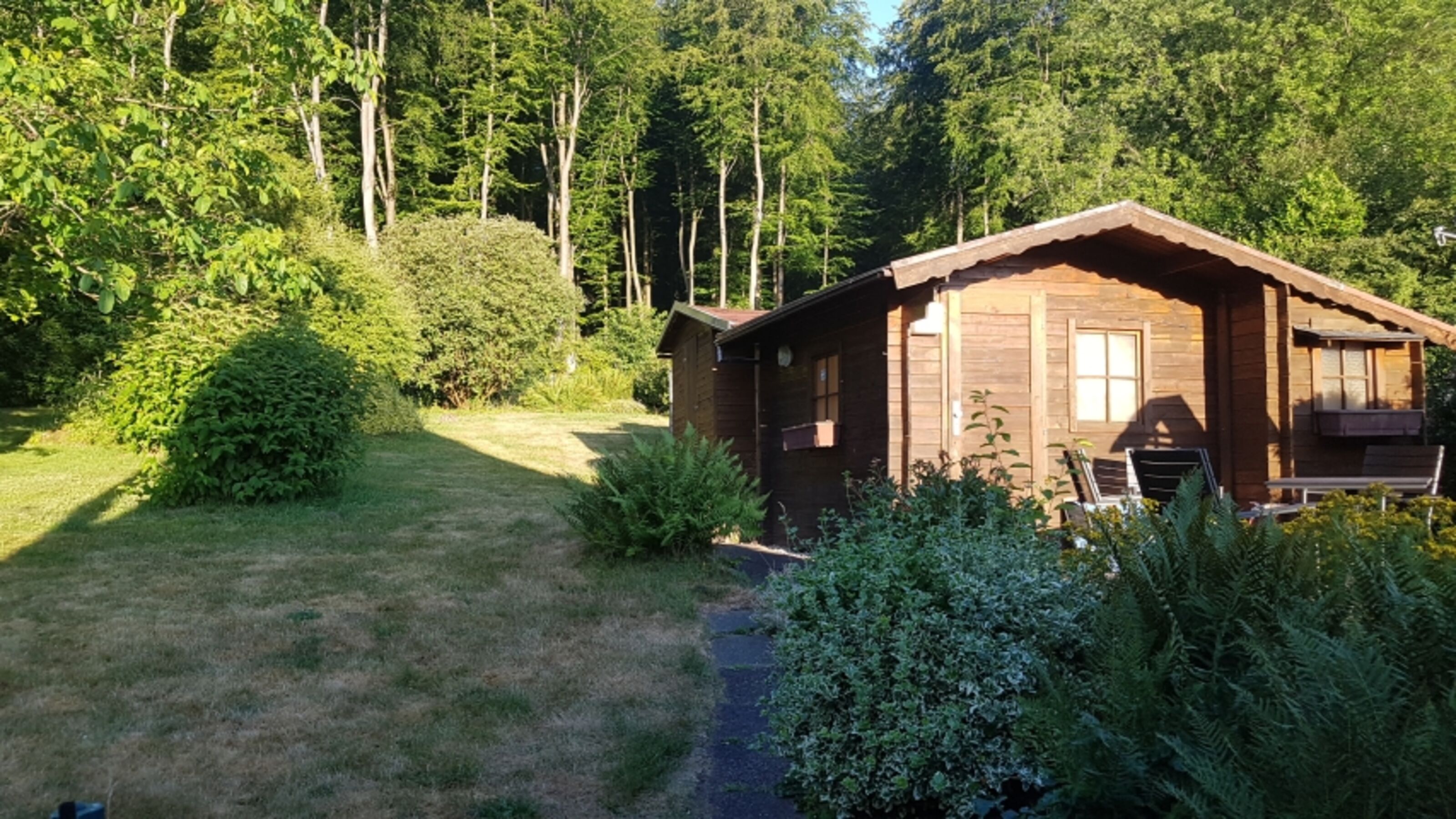 Gartenhaus und 2ter Terrasse