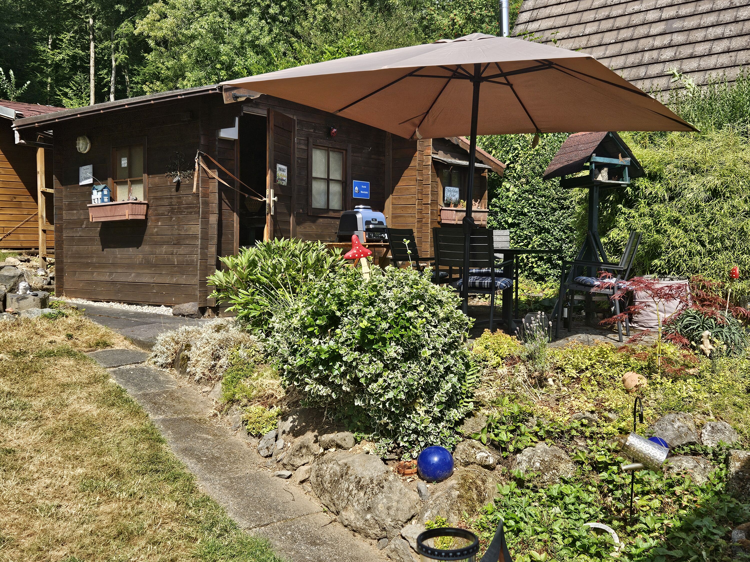 Terrasse am Grill und Miniteich