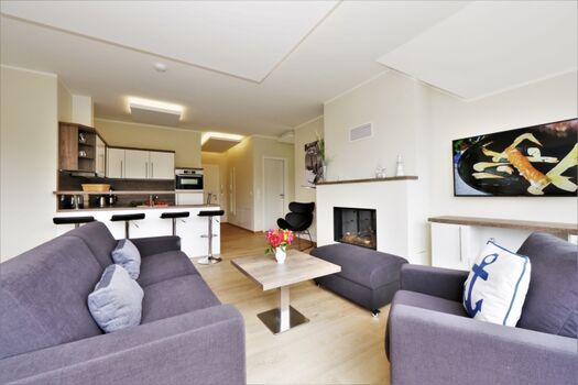 Wohnzimmer und offene Küche