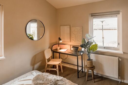 Mamooi - Schlafzimmer 2 mit Arbeitsplatz und LAN