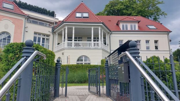 Zugang zum Garten der Villa