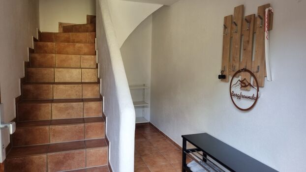 separater Eingang mit Treppe in die Wohnung