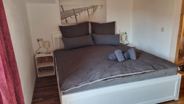 Schlafzimmer 1