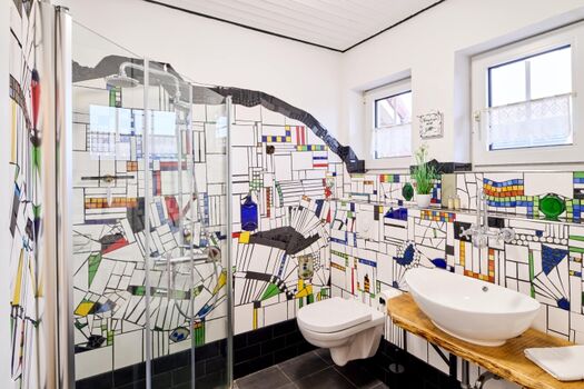Badezimmer im Hundertwasser-Stil