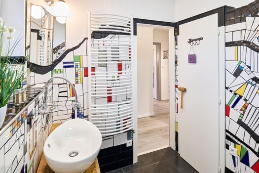 Badezimmer im Hundertwasser-Stil