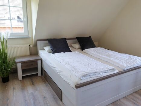 Schlafzimmer mit Doppelbett