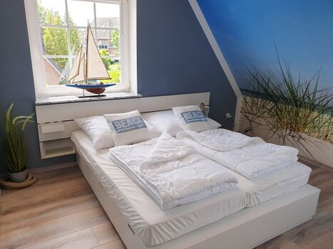 Schlafzimmer mit Doppelbett