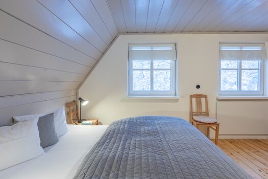 Mien Lütten - Hauptschlafzimmer mit großem Doppelbett