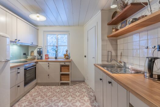 Mien Lütten - Schicke kleine Landhausküche mit viel Komfort 