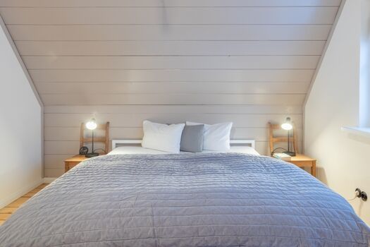 Mien Lütten - Hauptschlafzimmer mit großem Doppelbett