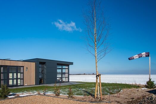 Unser Chalet von Außen (noch ohne Zaun)