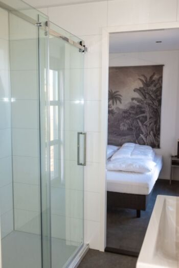 Bad mit Rainshower-Dusche