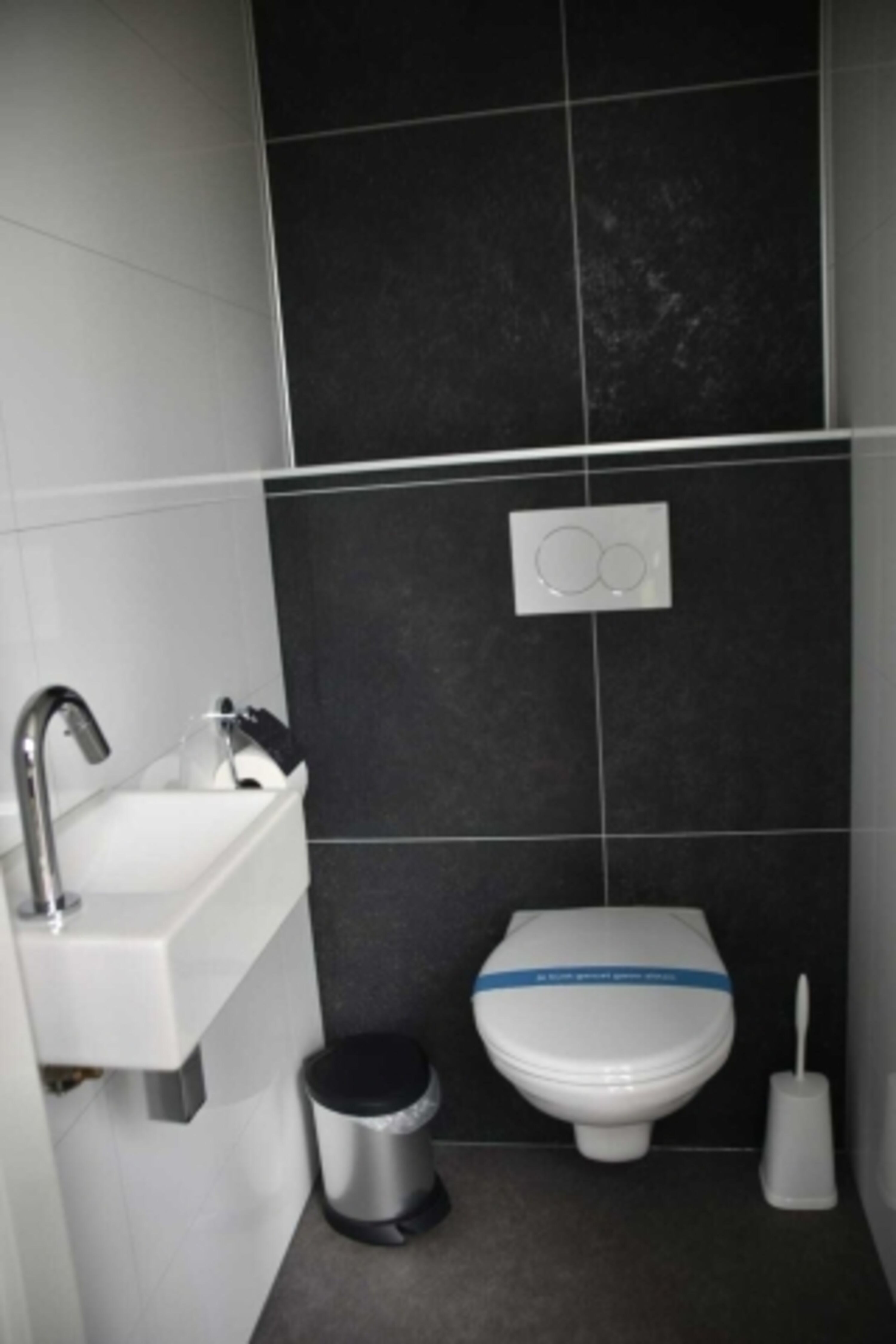 und separater Toilette