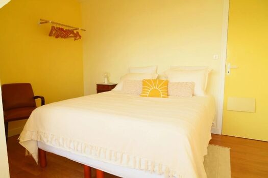 Doppelbett 160 x 200 cm, Wandgarderobe, Einbauschrank mit Kommode 