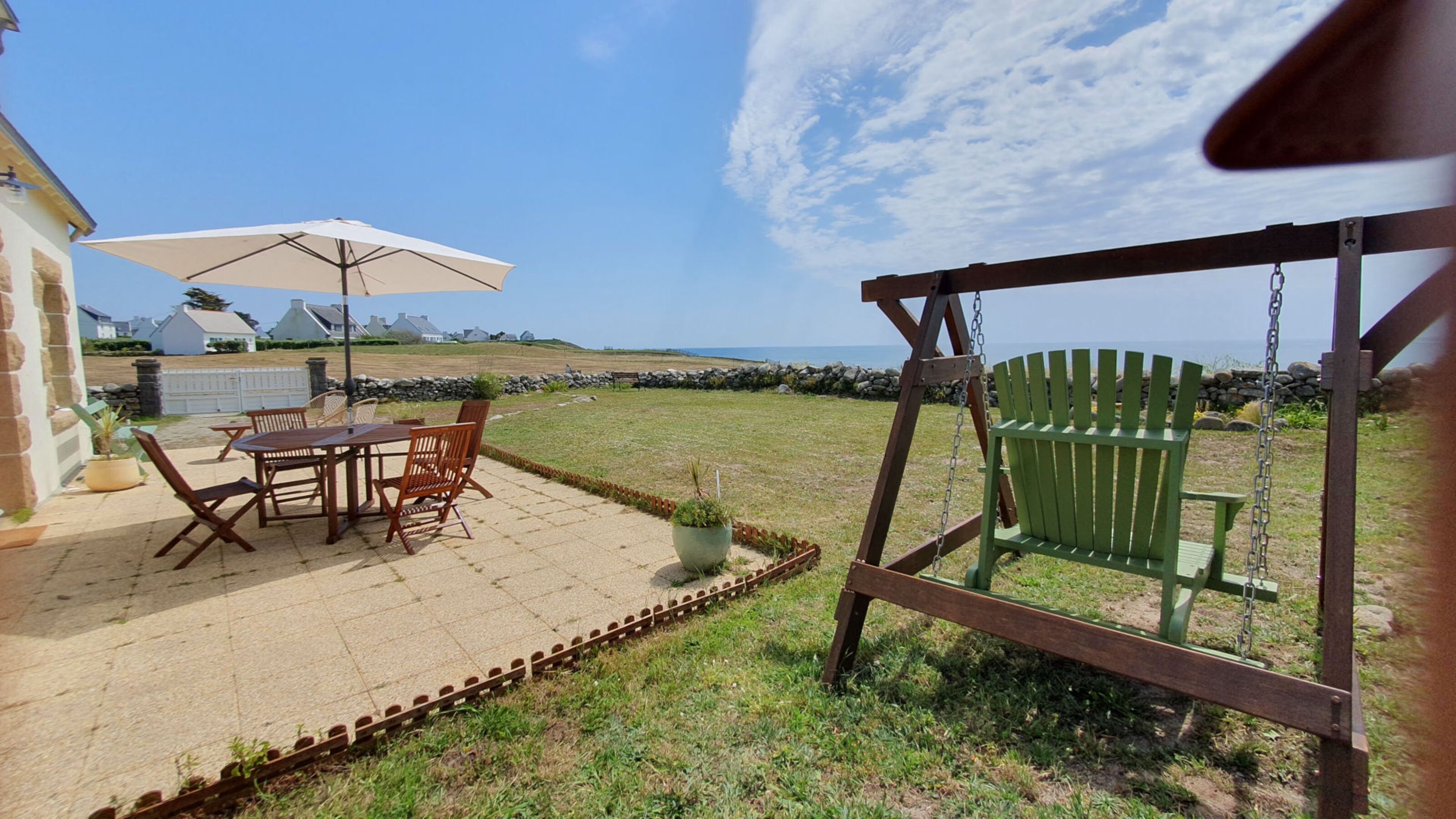Die Terrasse zum Meer hin