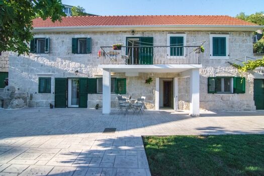 Natursteinhaus mit privatem Pool und Garten  fuer alleinige  ...