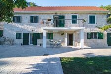 Natursteinhaus mit privatem Pool und Garten  fuer alleinige  ...