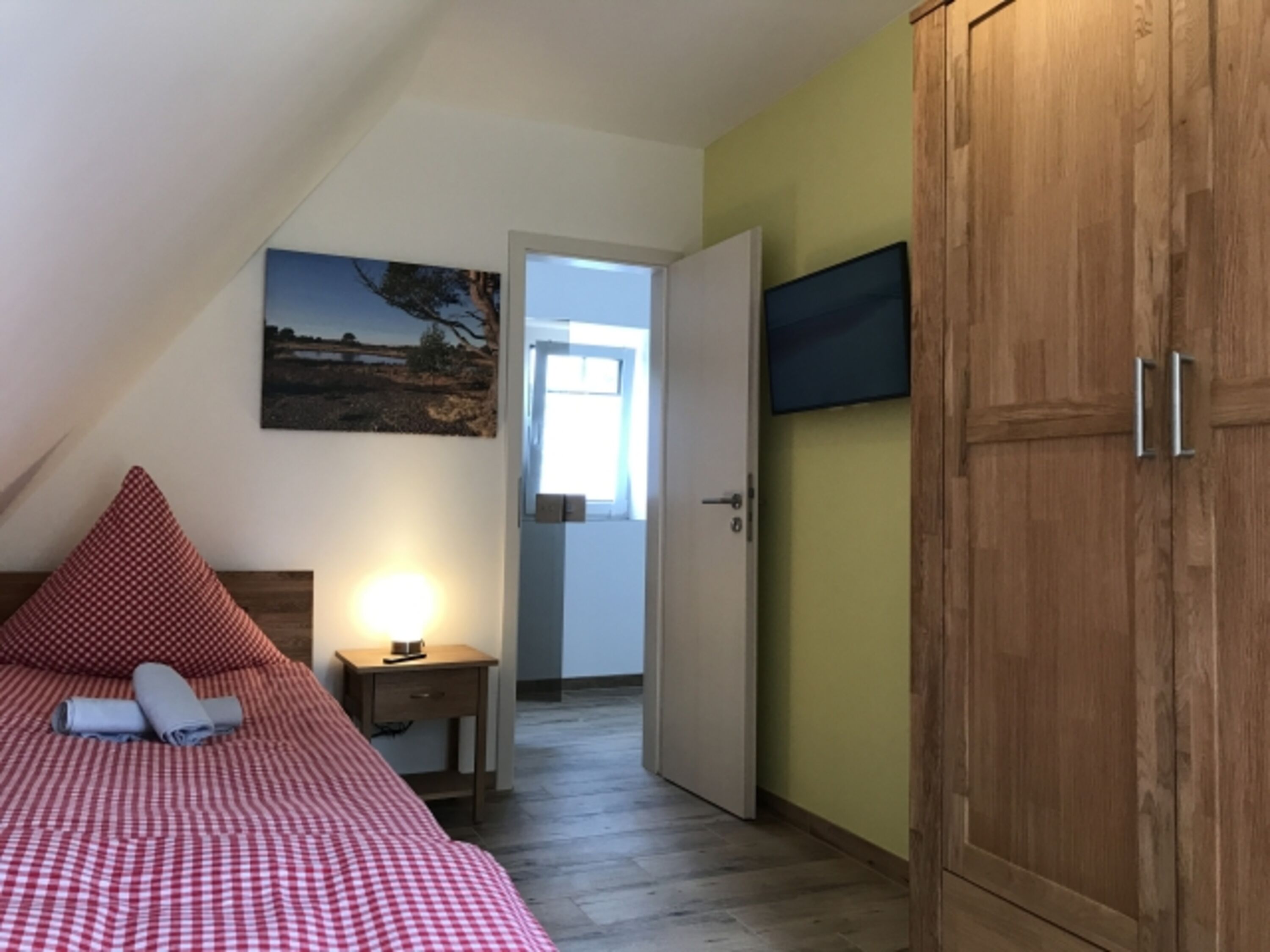 Schlafzimmer mit 2 Einzelbetten und Smart-TV