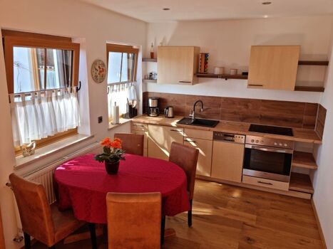 Voll ausgestattete Küche