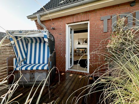 TIDE4 Ferienwohnung Amrum Apartment 2 Terrasse mit Strandkorb