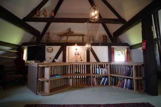gemütliches Ambiente in der Tenne mit Lese-Ecke