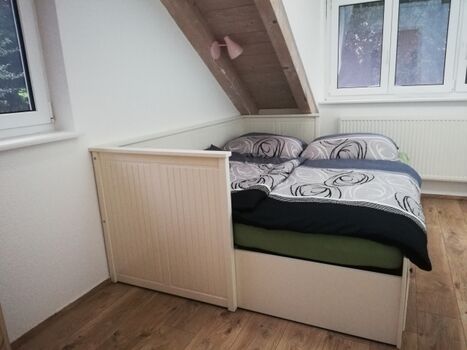 Kinderzimmer mit Tagesbett, ausziehbar auf 1.60m