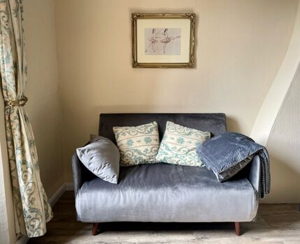 Sofa im Schlafzimmer 2