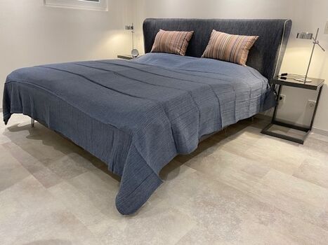 Schlafzimmer Untergeschoß mit Boxspringbett