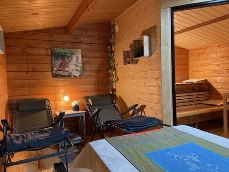 Gemütliche Sauna im Gartenhaus
