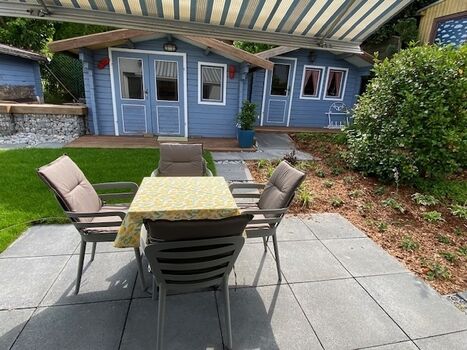 Terrasse vor dem blauen Schlafzimmer