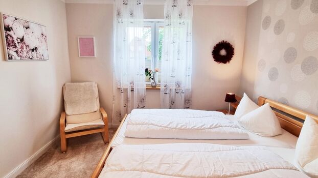 Das Doppelbettzimmer im Erdgeschoss