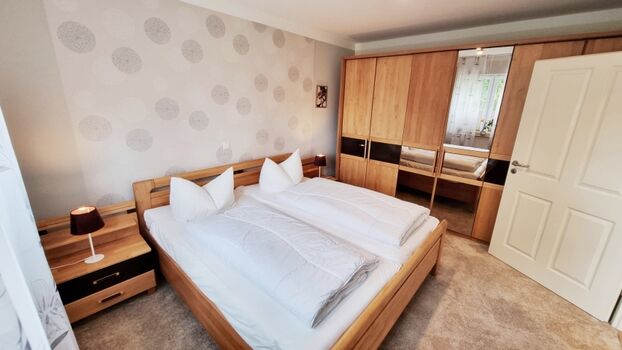 Das Doppelbettzimmer im Erdgeschoss