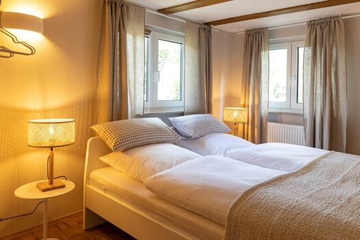 Zwei gemütliche Schlafzimmer im ersten Stock