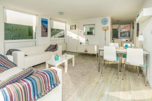 Das helle, gemütliche Wohnzimmer