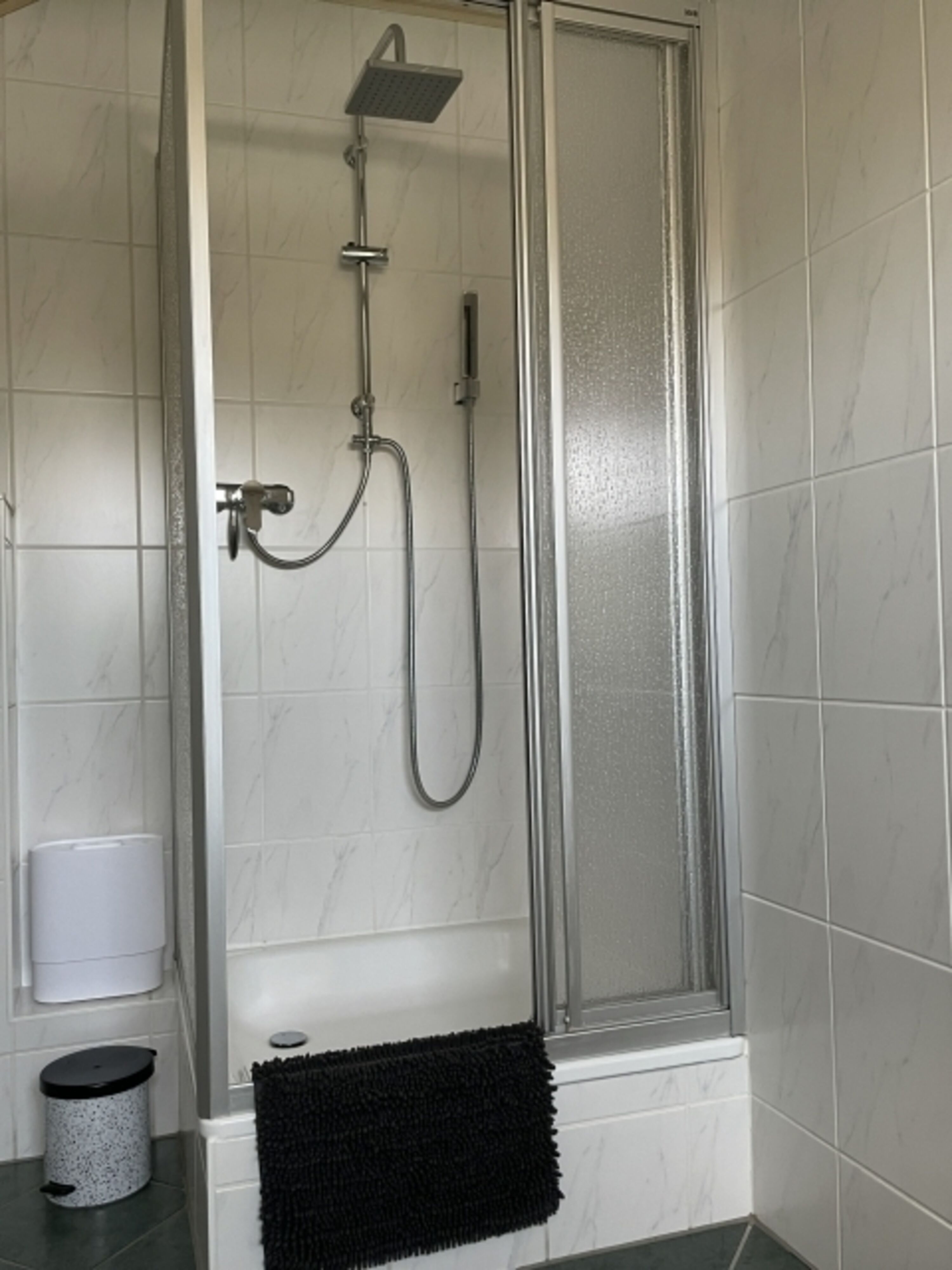 Regendusche im Hauptbad