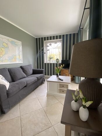 Wohnzimmer mit Ausgang zur Terrasse 