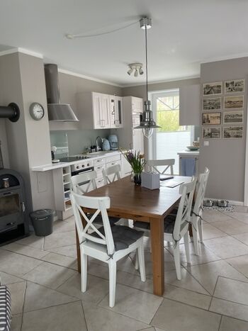 Esstisch mit Platz für 6 Personen 