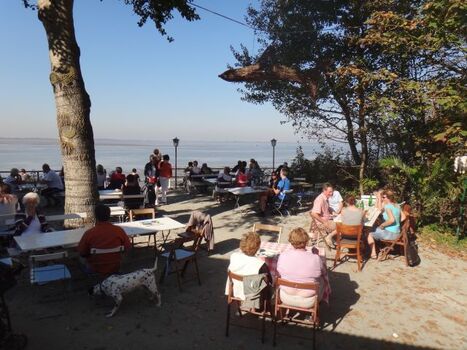 Caféterrasse mit Meerblick