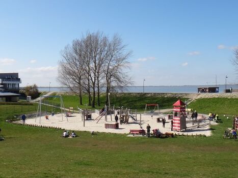 Der Abenteuerspielplatz 250m neben unserem Haus