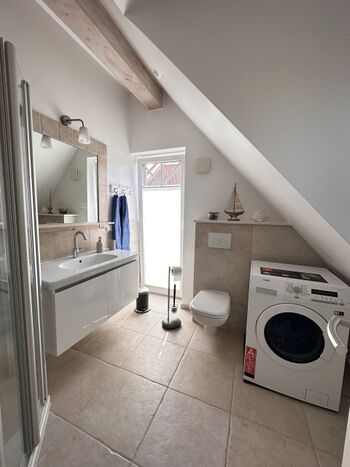 Bad im OG mit Waschmaschine 