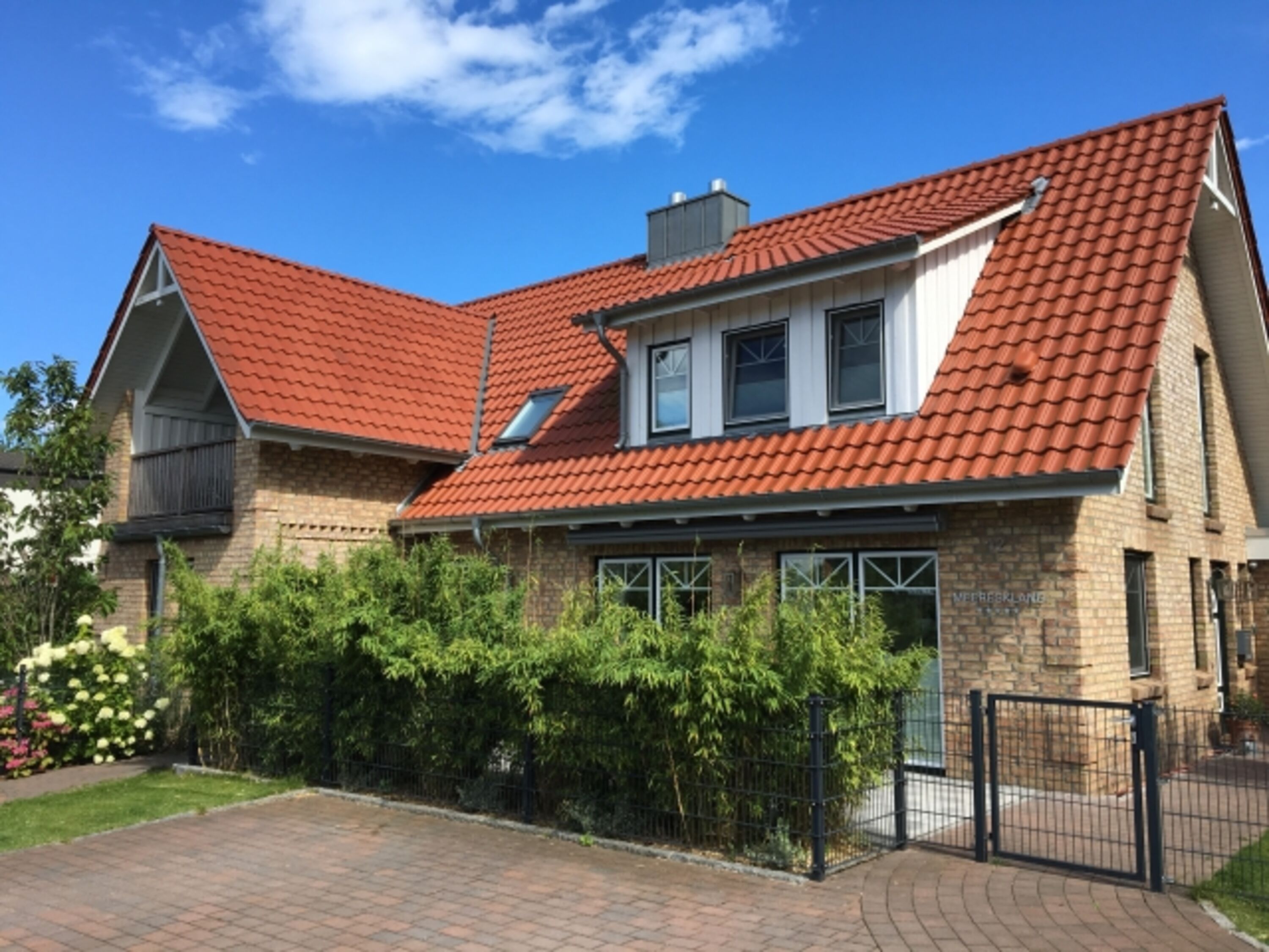 Haus Meeresklang, rechts das Haus Allegro